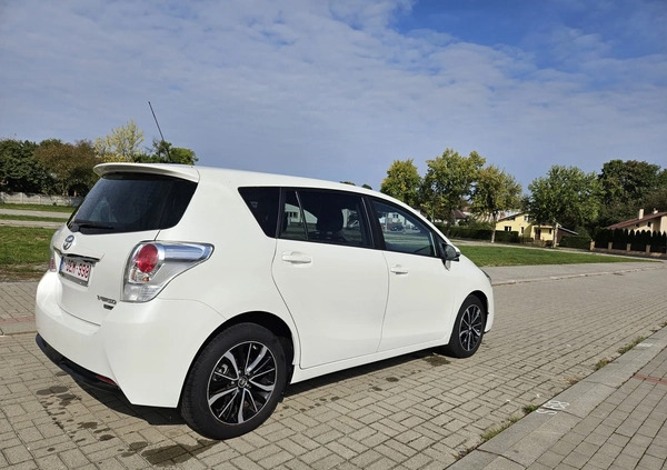 Toyota Verso cena 59800 przebieg: 50942, rok produkcji 2018 z Korfantów małe 232